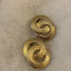 cute vintage goldtone interlocking ring grecian style earrings with posts